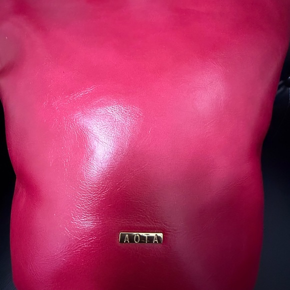 Stunning Vegan “Leather like” Bucket Bag by AOTA in pinkish reddish color - Picture 2 of 15